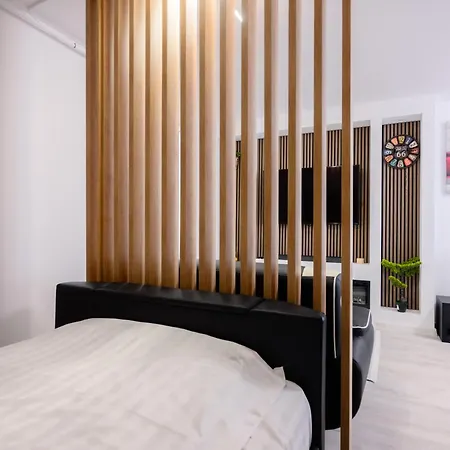 Appartamento Charming Hideaway Inspired By El Profesor'S Intrigue Bucarest Esterno foto