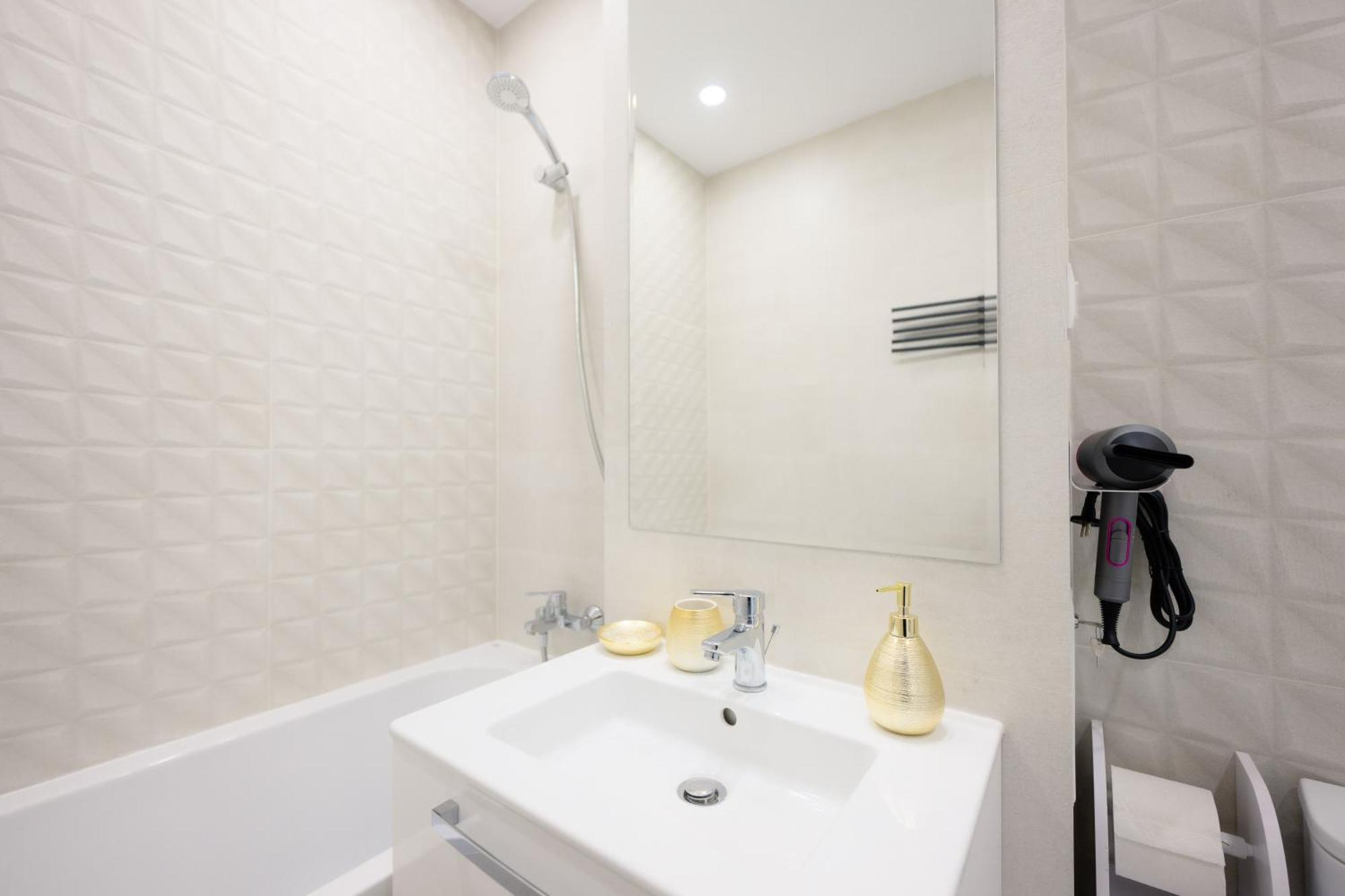 Charming Hideaway Inspired By El Profesor's Intrigue * Bukarest